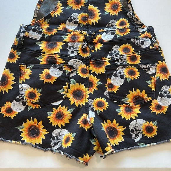 HT denim - sunflower and skulls short overalls, xs - Picture 4 of 6